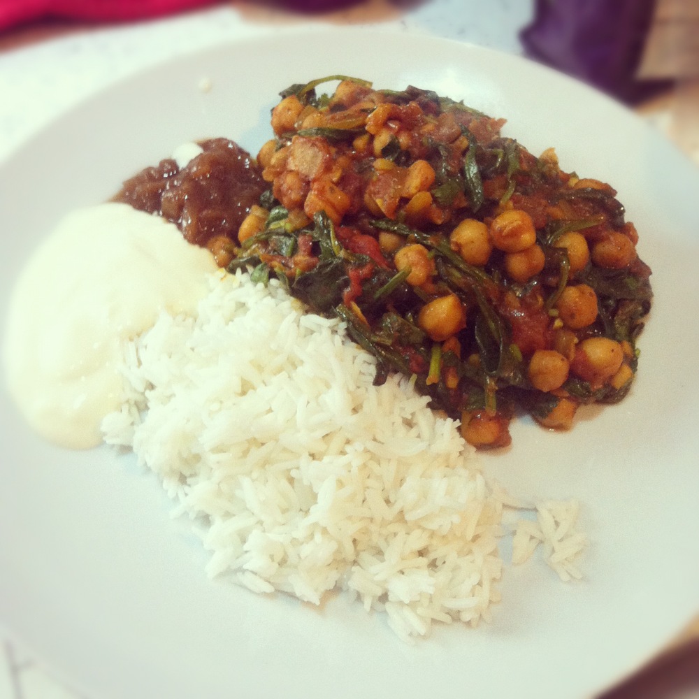 Super quick chickpea and fresh spinach curry (vegan)
